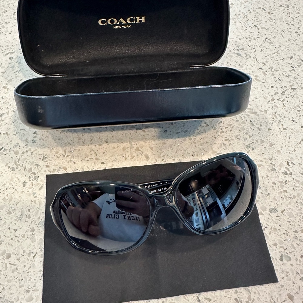 Coach HC 8146 L949 Black sunglasses